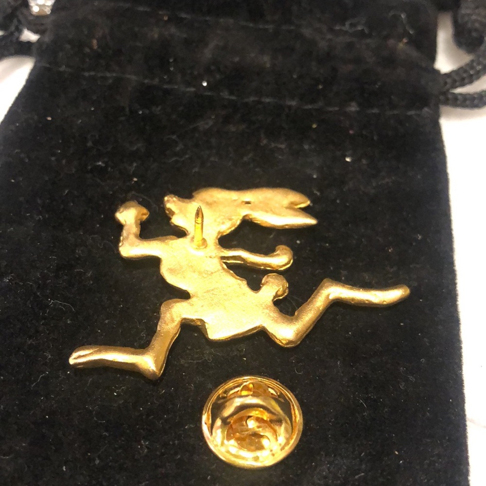 Running Rabbit Brooch-Boutique - Picture 5 of 7